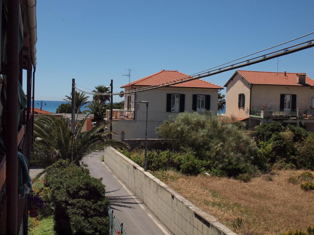 Casa Vacanze Bungalow I Girasoli Ventimiglia Esterno foto