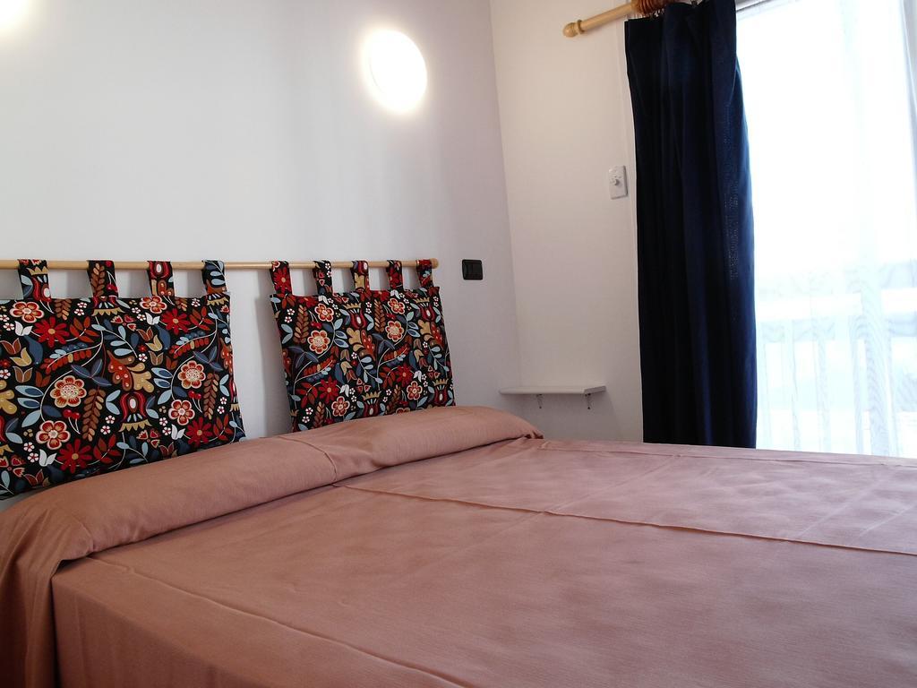 Casa Vacanze Bungalow I Girasoli Ventimiglia Esterno foto