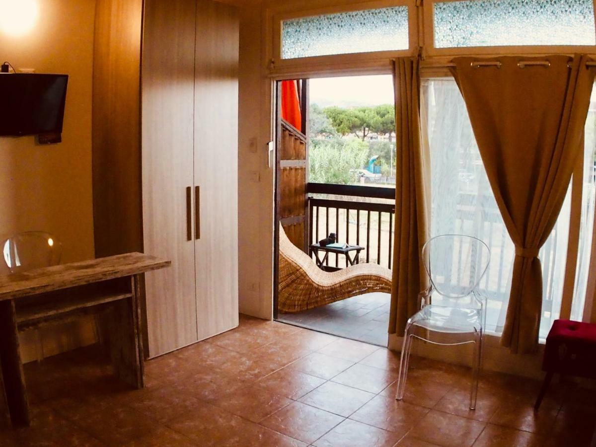 Casa Vacanze Bungalow I Girasoli Ventimiglia Esterno foto